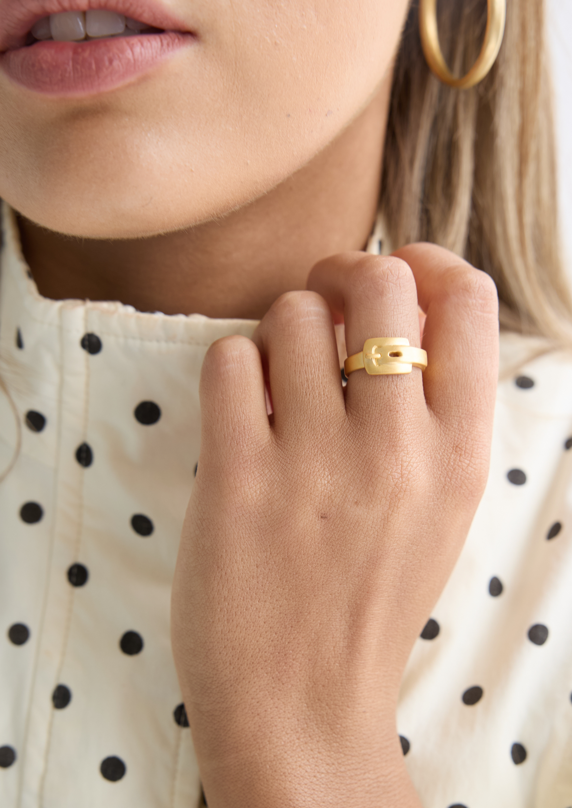 BIG BUCKLE RING GOLD