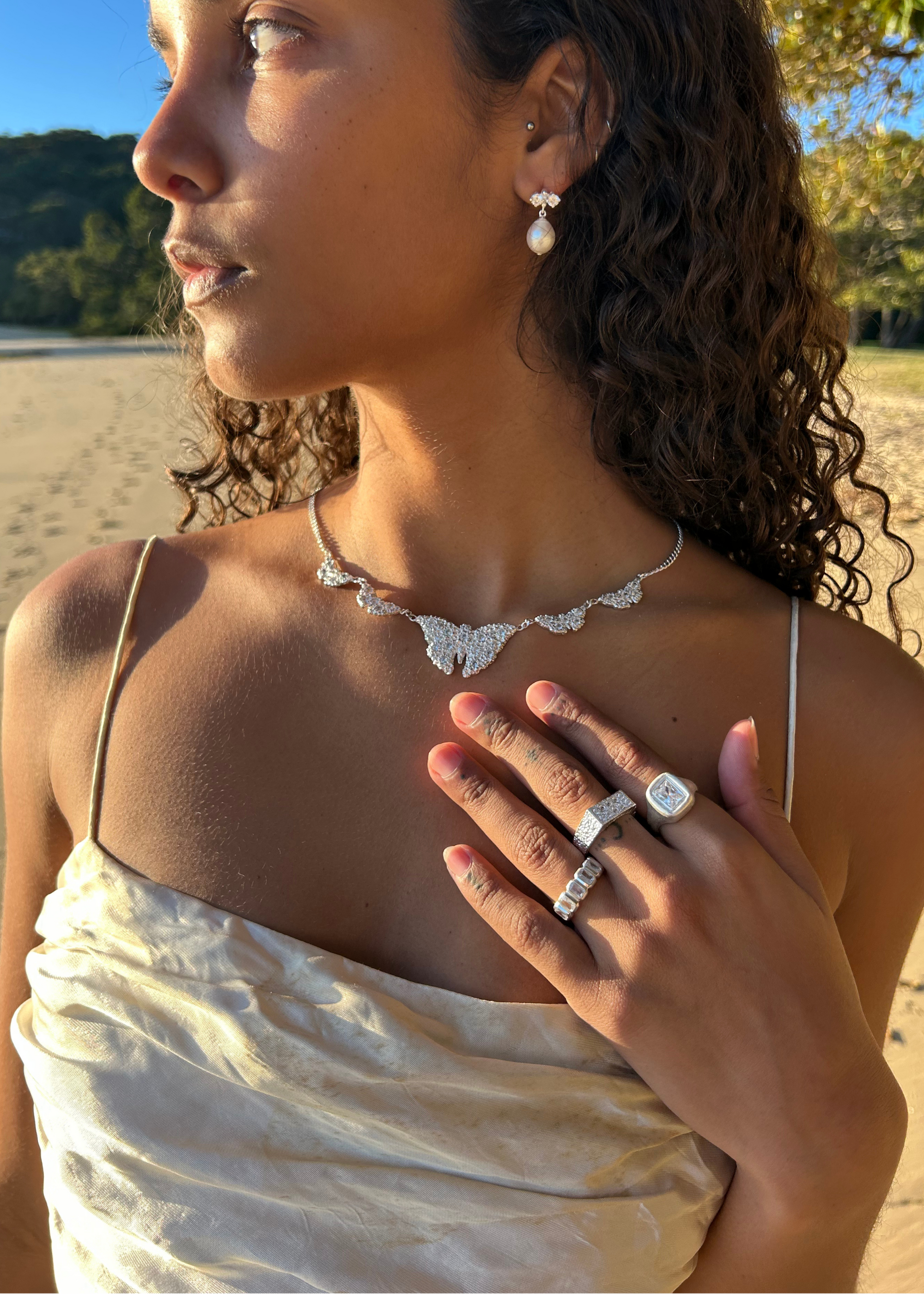 BUTTERFLY NECKLACE SILVER