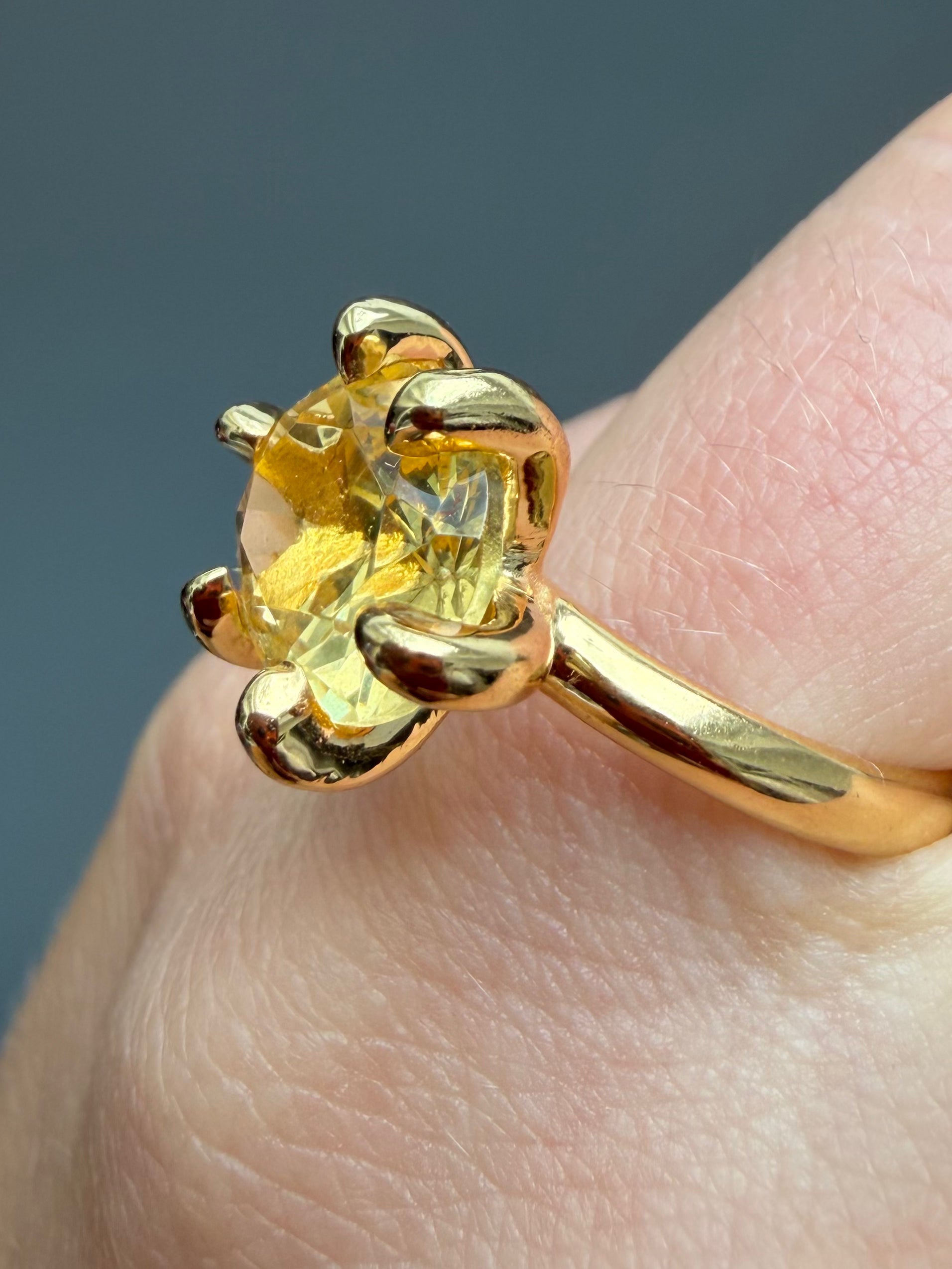 DIVA RING YELLOW GOLD