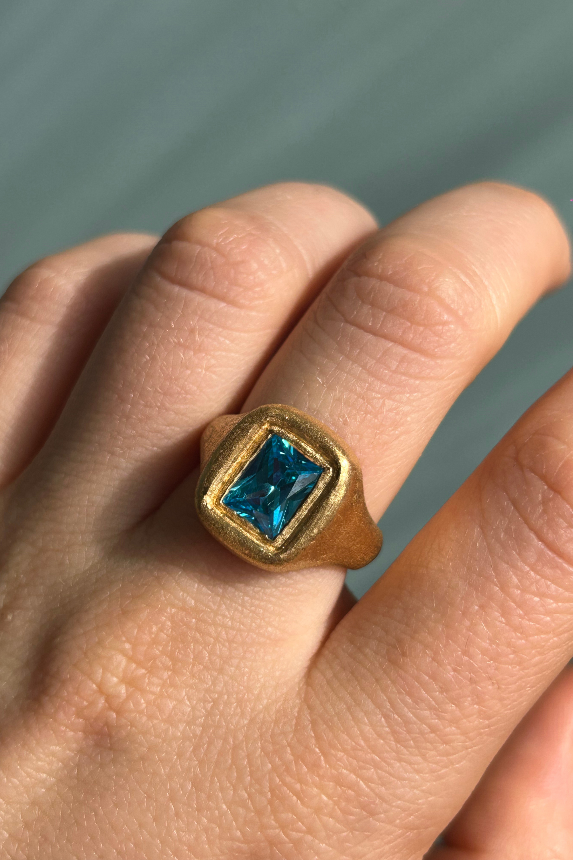 MOSHI MOSHI BLUE RING GOLD