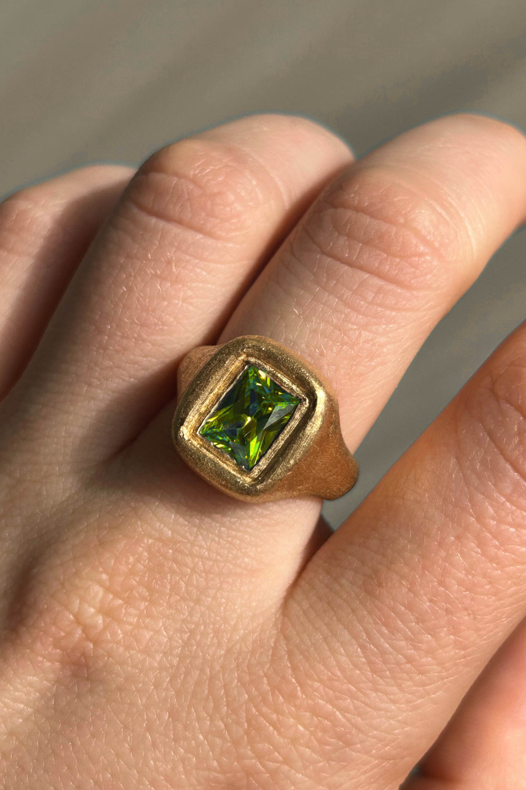 MOSHI MOSHI GREEN RING GOLD